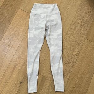 Alo Yoga High-Waist Camo Vapor Leggings